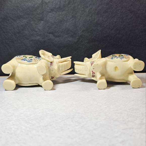 Intricate Cream Elephant Figurines with Colorful Patterns - Picture 9 of 12